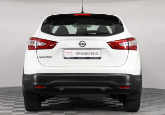Подержанный автомобиль Nissan Qashqai 2014 года (6 фото)
