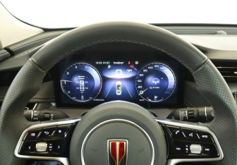 Подержанный автомобиль Hongqi H5 2024 года (11 фото)