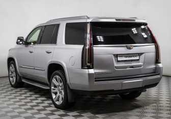 Подержанный автомобиль Cadillac Escalade Suv 2015 года (7 фото)
