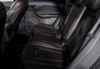 Подержанный автомобиль Audi Q8 2019 года (10 фото)