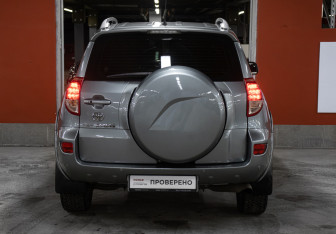 Подержанный автомобиль Toyota RAV4 2008 года (6 фото)