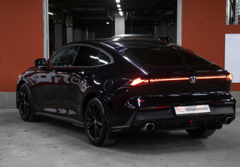 Подержанный автомобиль Changan UNI-V 2023 года (7 фото)