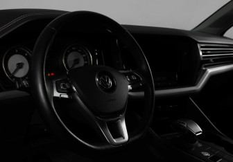 Подержанный автомобиль Volkswagen Touareg 2019 года (9 фото)
