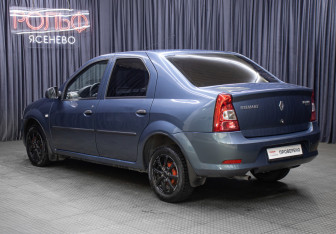 Подержанный автомобиль Renault Logan Sedan 2010 года (7 фото)