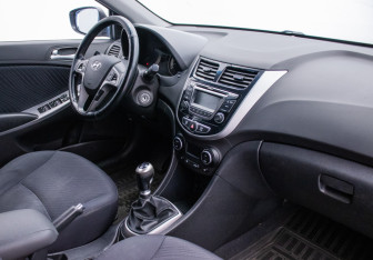 Подержанный автомобиль Hyundai Solaris Sedan 2015 года (10 фото)