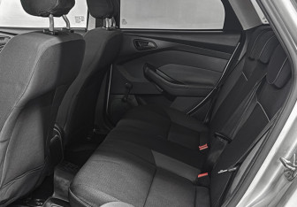 Подержанный автомобиль Ford Focus Hatchback 2011 года (16 фото)