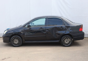 Подержанный автомобиль Suzuki Liana Sedan 2006 года (8 фото)