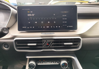Подержанный автомобиль Geely Coolray 2023 года (15 фото)