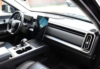 Подержанный автомобиль Jaecoo J7 2024 года (8 фото)