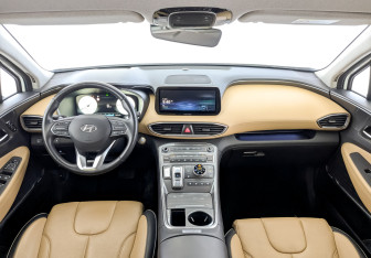 Подержанный автомобиль Hyundai Santa Fe 2022 года (14 фото)