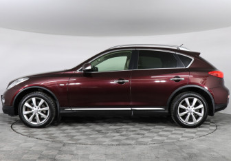 Подержанный автомобиль Infiniti QX50 2016 года (8 фото)