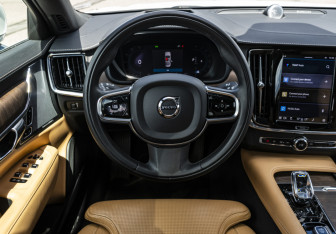 Подержанный автомобиль Volvo S90 2021 года (10 фото)