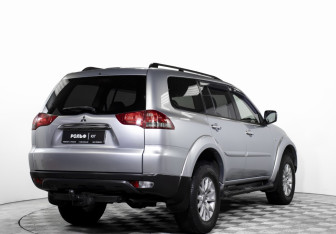 Подержанный автомобиль Mitsubishi Pajero Sport 2010 года (5 фото)