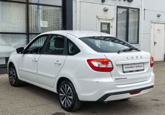 Подержанный автомобиль LADA (ВАЗ) Granta Liftback 2021 года (7 фото)