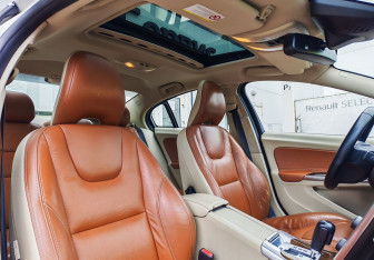 Подержанный автомобиль Volvo S60 2011 года (12 фото)