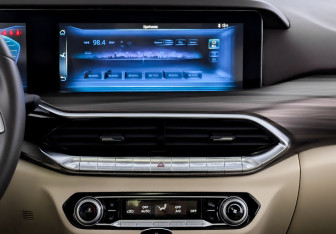 Подержанный автомобиль FAW Bestune T77 2022 года (15 фото)