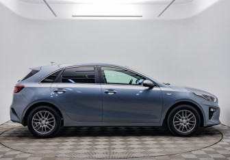 Подержанный автомобиль Kia Ceed Hatchback 2019 года (6 фото)