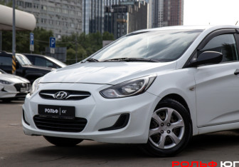 Подержанный автомобиль Hyundai Solaris Hatchback 2012 года (16 фото)