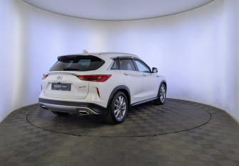 Подержанный автомобиль Infiniti QX50 2019 года (5 фото)