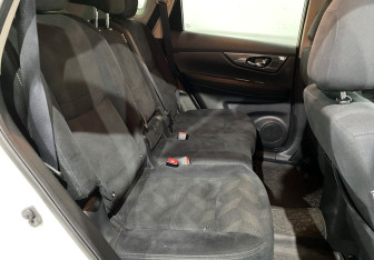 Подержанный автомобиль Nissan X-Trail 2016 года (10 фото)