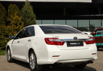 Подержанный автомобиль Toyota Camry Sedan 2014 года (5 фото)