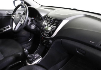 Подержанный автомобиль Hyundai Solaris Sedan 2012 года (5 фото)