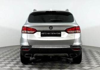 Подержанный автомобиль DongFeng AX7 2018 года (4 фото)