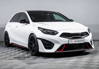 Подержанный автомобиль Kia Ceed Hatchback 2021 года (3 фото)
