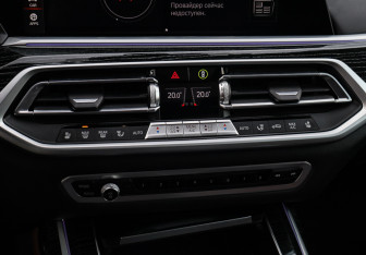 Подержанный автомобиль BMW X7 2021 года (28 фото)