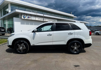 Подержанный автомобиль Kia Sorento 2014 года (8 фото)