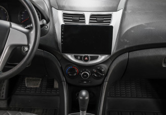 Подержанный автомобиль Hyundai Solaris Hatchback 2013 года (15 фото)