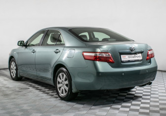 Подержанный автомобиль Toyota Camry Sedan 2007 года (7 фото)