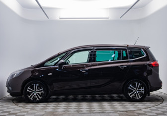Подержанный автомобиль Opel Zafira Compactvan 2013 года (8 фото)