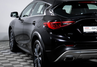 Подержанный автомобиль Infiniti QX30 2017 года (17 фото)