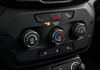 Подержанный автомобиль Jeep Renegade 2018 года (21 фото)