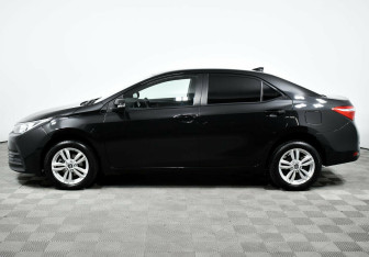 Подержанный автомобиль Toyota Corolla Sedan 2018 года (3 фото)