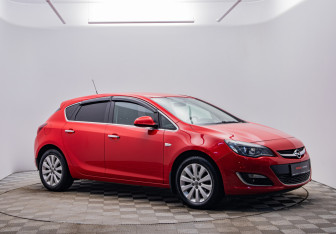 Подержанный автомобиль Opel Astra Hatchback 2013 года (3 фото)