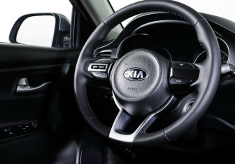 Подержанный автомобиль Kia Rio Sedan 2017 года (13 фото)