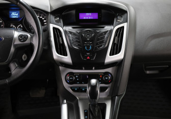 Подержанный автомобиль Ford Focus Sedan 2012 года (15 фото)