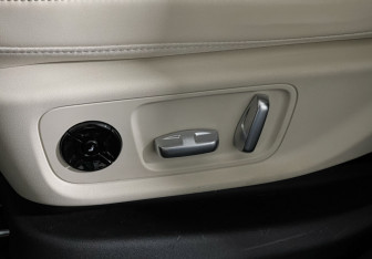 Подержанный автомобиль LiXiang L6 2024 года (16 фото)