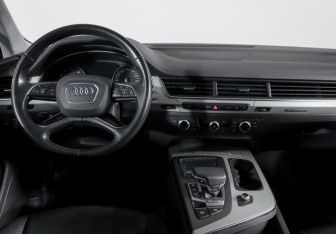 Подержанный автомобиль Audi Q7 2018 года (12 фото)