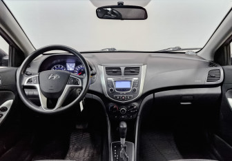 Подержанный автомобиль Hyundai Solaris Sedan 2013 года (14 фото)