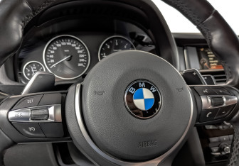 Подержанный автомобиль BMW X4 2017 года (25 фото)