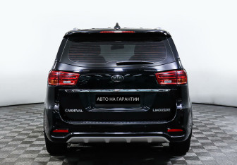 Подержанный автомобиль Kia Carnival 2018 года (6 фото)