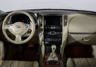Подержанный автомобиль Infiniti FX 2012 года (12 фото)
