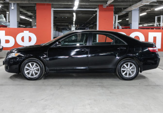 Подержанный автомобиль Toyota Camry Sedan 2011 года (8 фото)