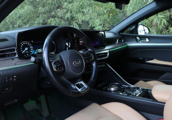 Подержанный автомобиль Kia K5 2020 года (13 фото)