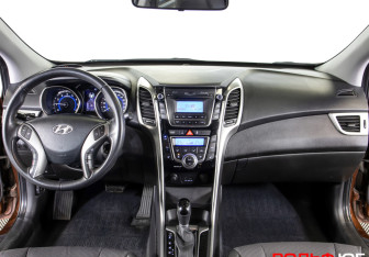 Подержанный автомобиль Hyundai i30 Hatchback 2012 года (10 фото)
