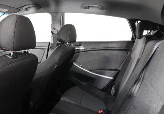 Подержанный автомобиль Hyundai Solaris Hatchback 2012 года (8 фото)