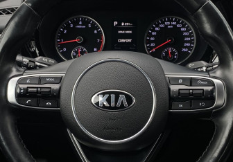Подержанный автомобиль Kia K5 2021 года (15 фото)